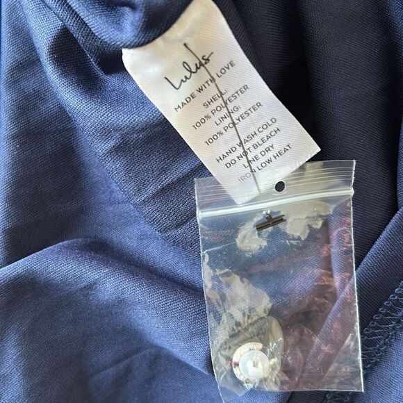 NWOT LuLu’s  Navy Blue Floral Print Smocked Skater Dress (size small) - Picture 9 of 9